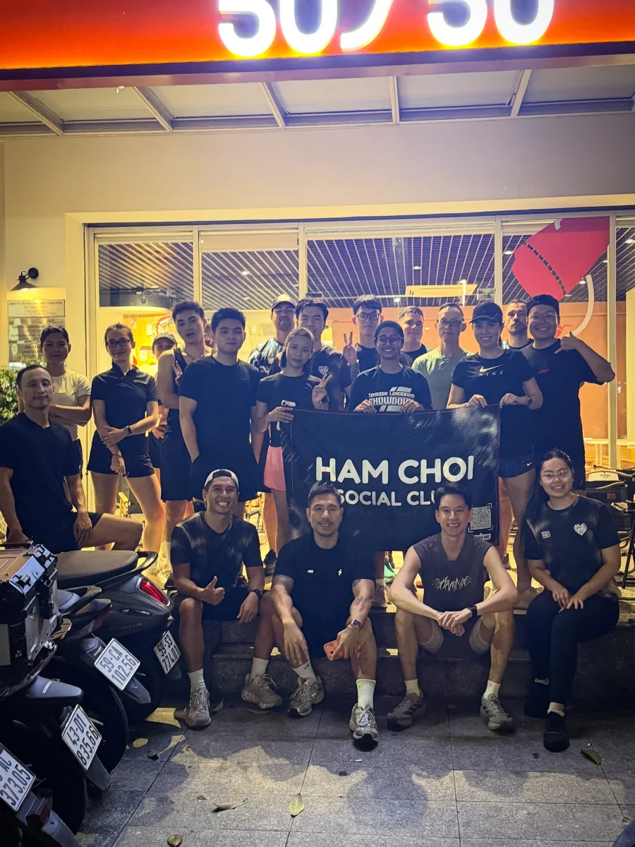 Ham Choi Social Club runners gathered near 50/50 Coffee Tea in Sala.